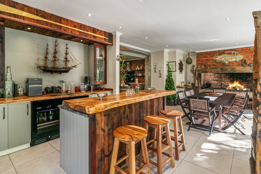 5 Bedroom Property for Sale in Brenton On Lake Western Cape